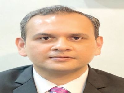 पीठ का दर्द जांघ के जोड़ और पैरों की उंगलियों तक महसूस हो रहा हो तो तुरंत विशेषज्ञ को दिखाएं
