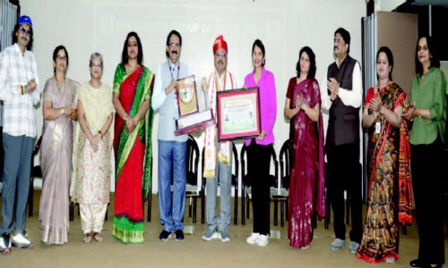 असीमित ज्ञान प्रदान करने की क्षमता ही सच्चे शिक्षक की पहचान