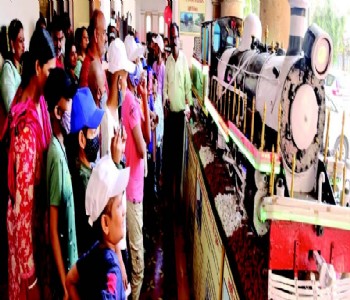 सेंट्रल रेलवे ने कैंसर पीड़ित 20 बच्चोंकाे CSMT म्यूजियम की सैर कराई
