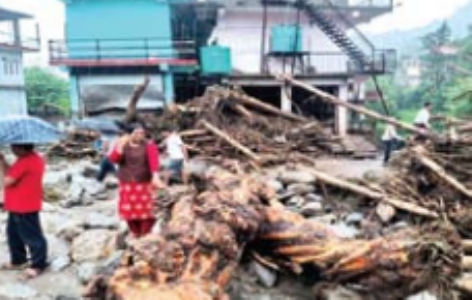 हिमाचल में बारिश के कहर से अब तक 500 कराेड़ का नुकसान