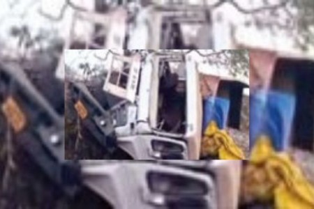 सड़क दुर्घटना में पांच पुलिसकर्मियों की मौत