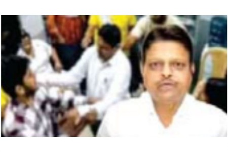 शिवसेना नगरसेवक रमेश म्हात्रे ने आत्मसमर्पण किया